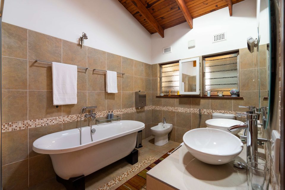 Bath in the White Room en-suite bathroom