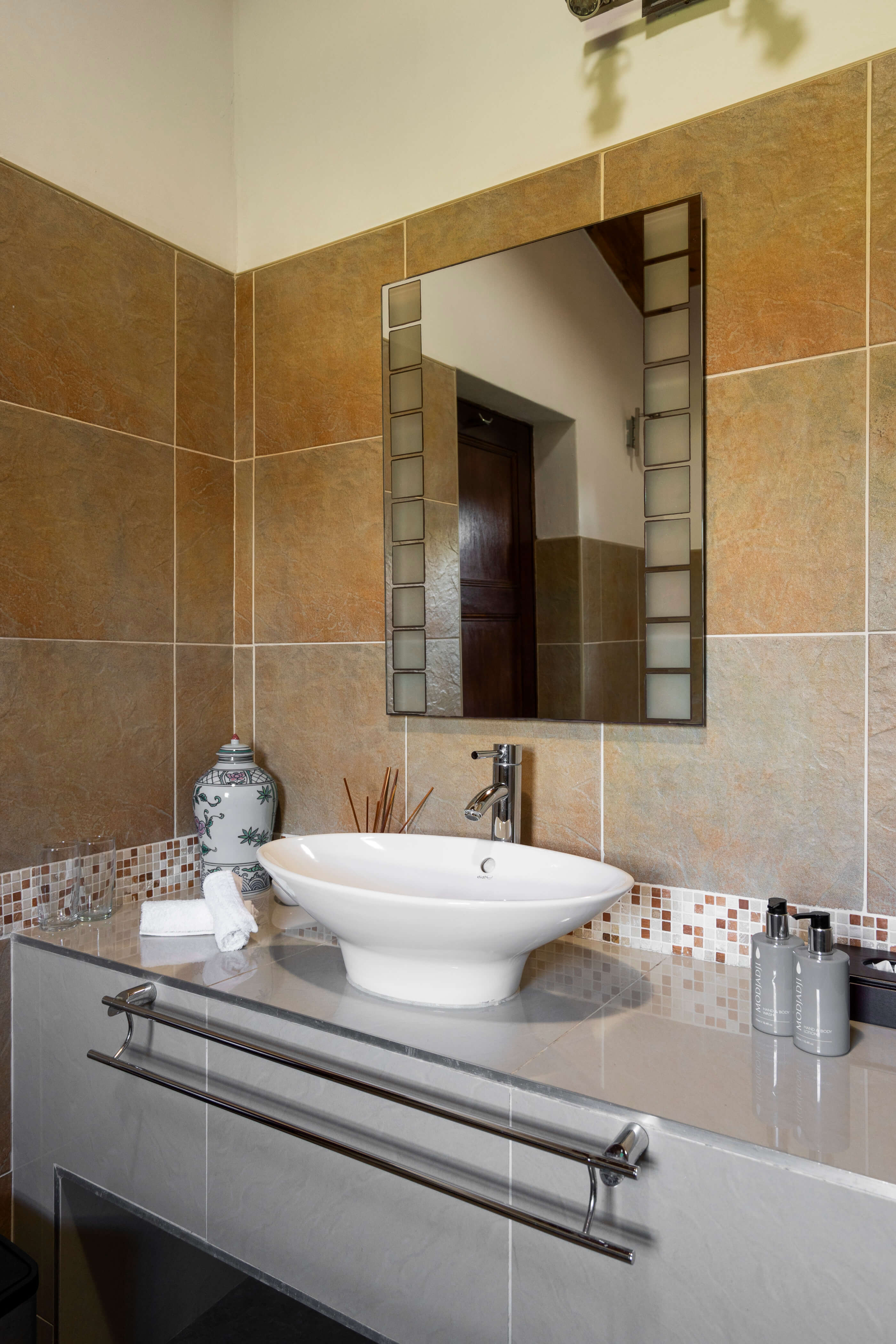 Red Room Basin