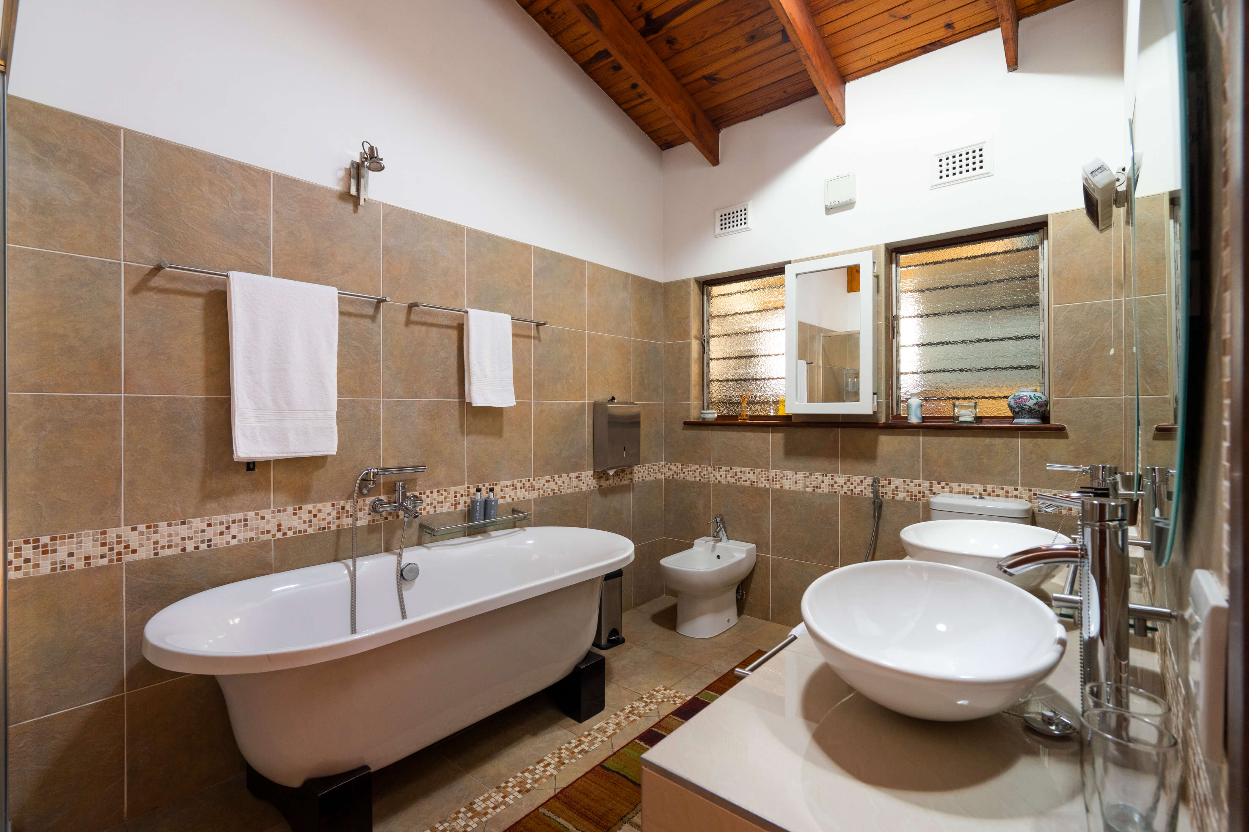 White Room Bath